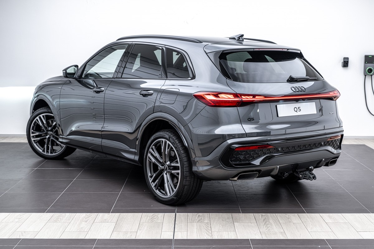 Audi Q5 E-HYBRID S LINE