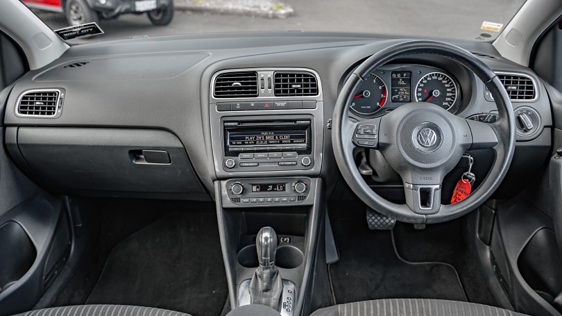 2011 Volkswagen Polo 10