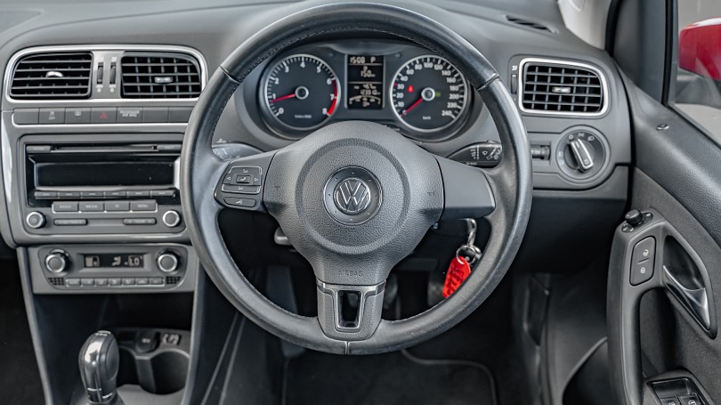 2011 Volkswagen Polo 11