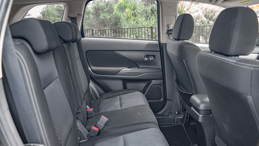 2017 Mitsubishi Outlander 17