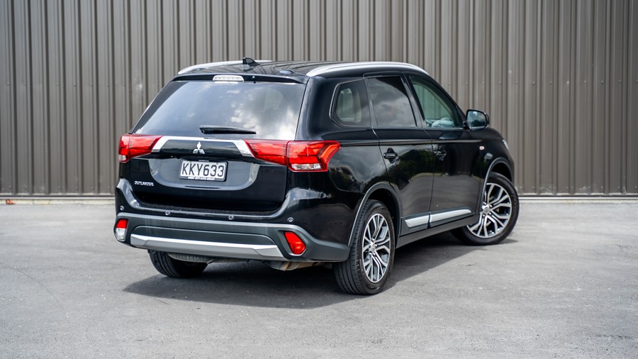 2017 Mitsubishi Outlander 2