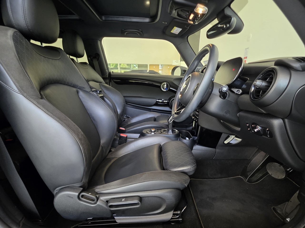 MINI Cooper SE Yours