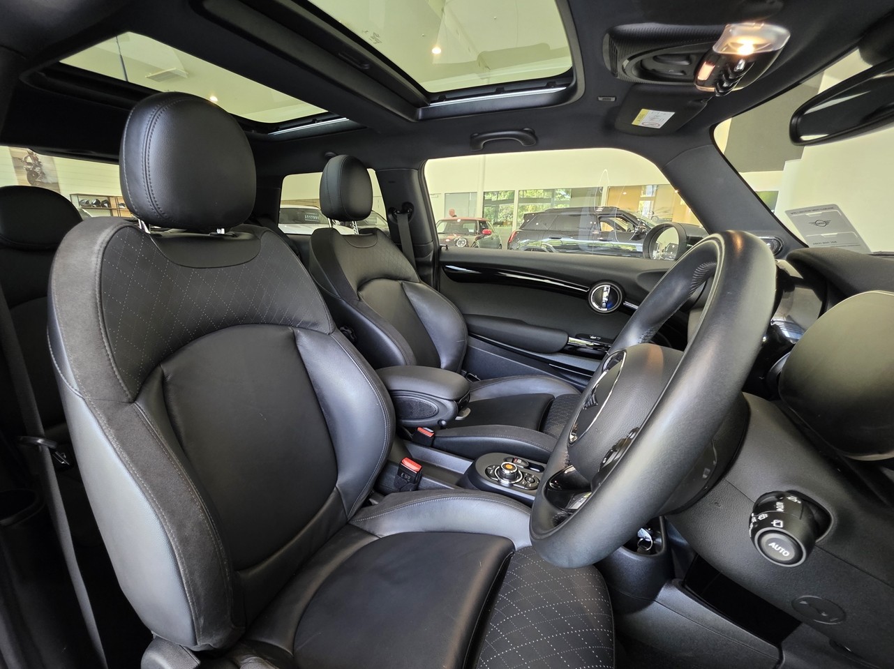 MINI Cooper SE Yours