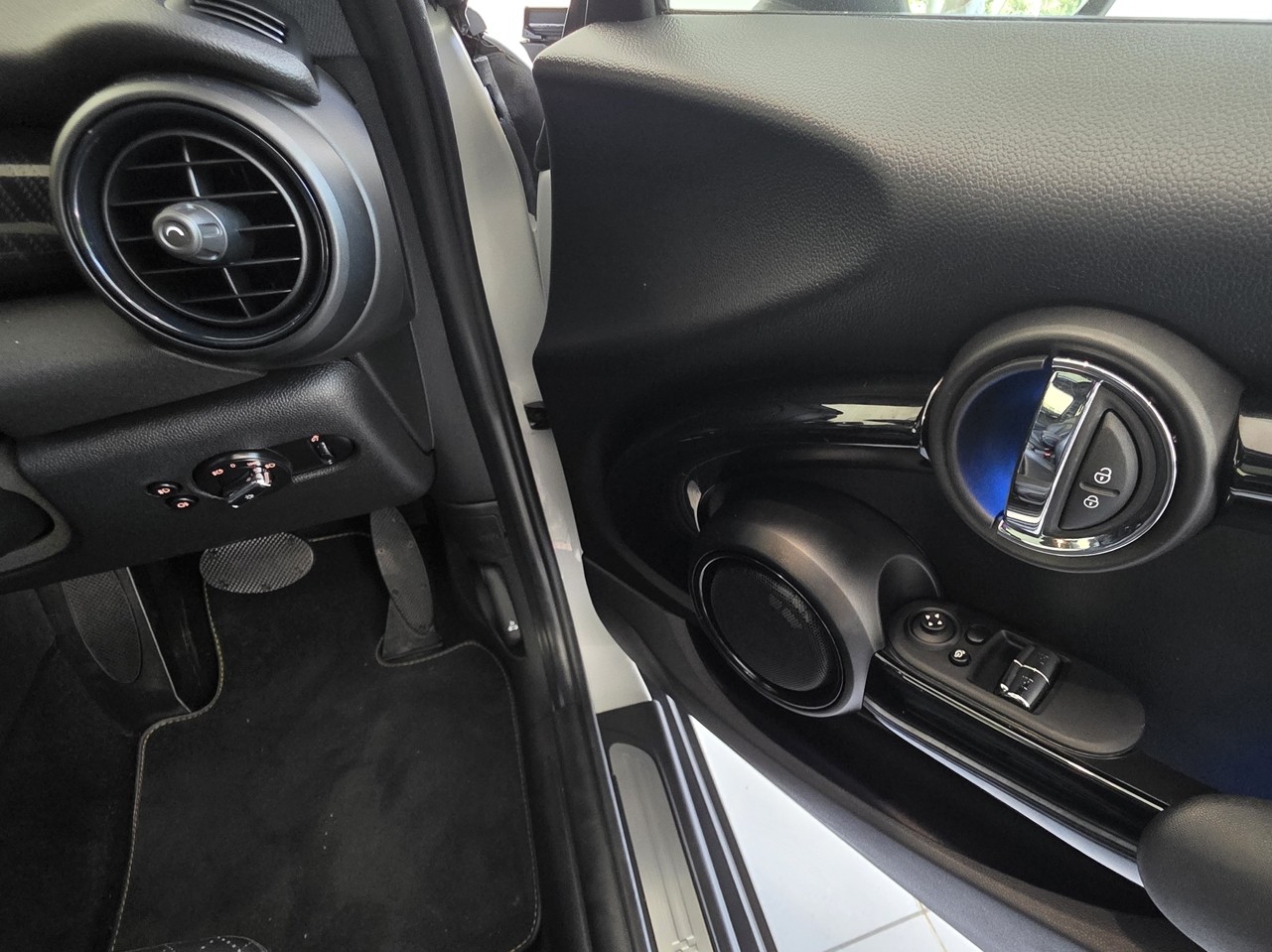 MINI Cooper SE Yours