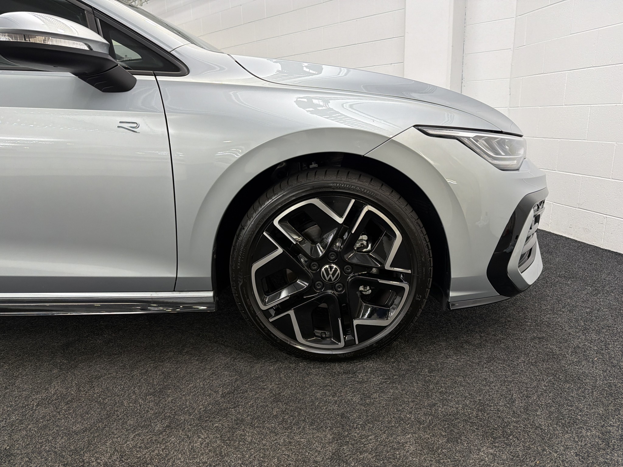 Volkswagen Golf 8.5 R-LINE