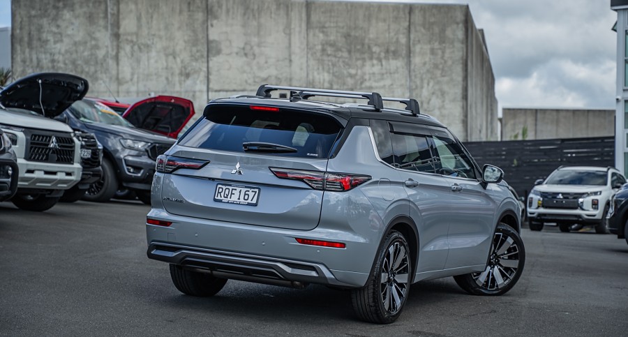 2026 Mitsubishi Outlander 2