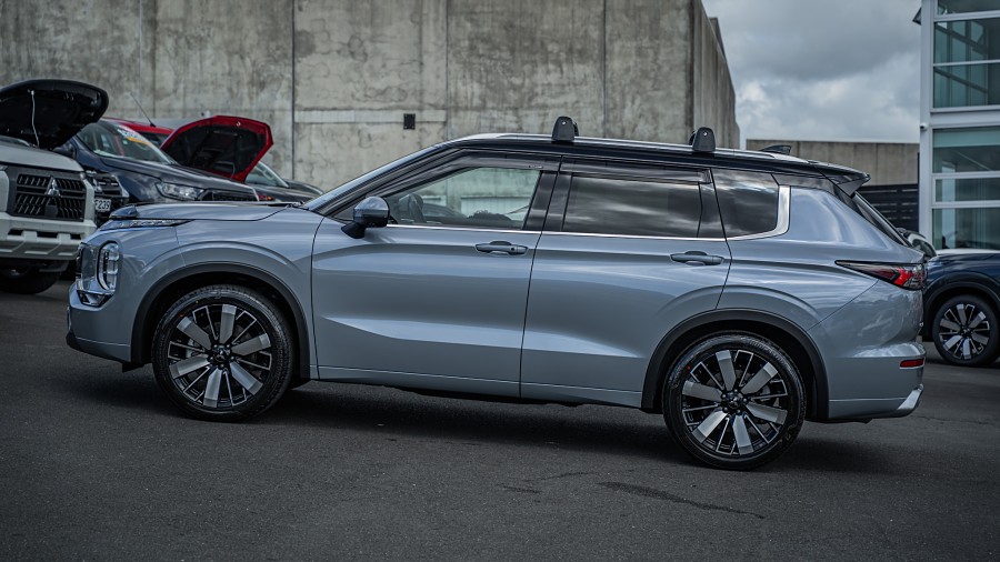 2026 Mitsubishi Outlander 5