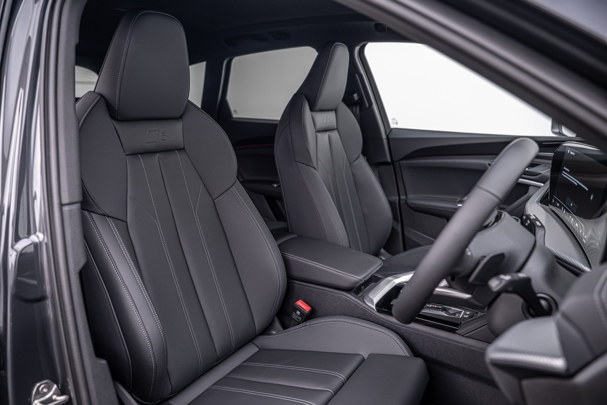 Audi Q5 E-HYBRID S LINE