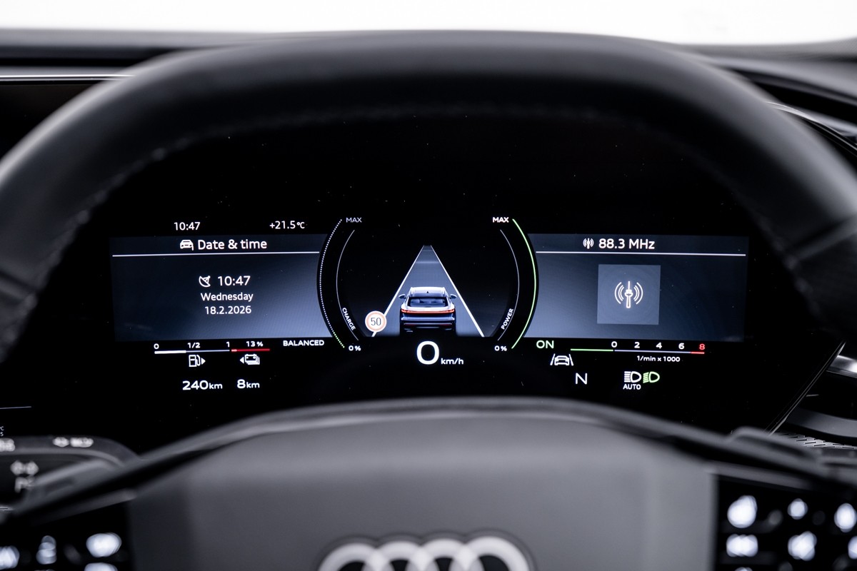 Audi Q5 E-HYBRID S LINE