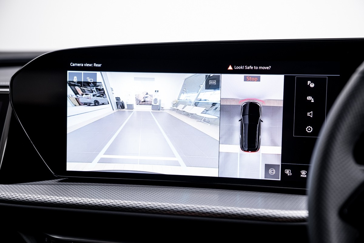 Audi Q5 E-HYBRID S LINE