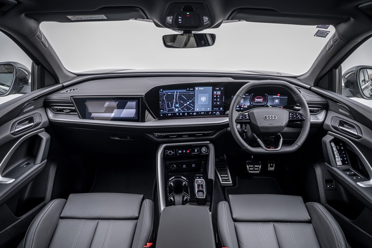 Audi Q5 E-HYBRID S LINE