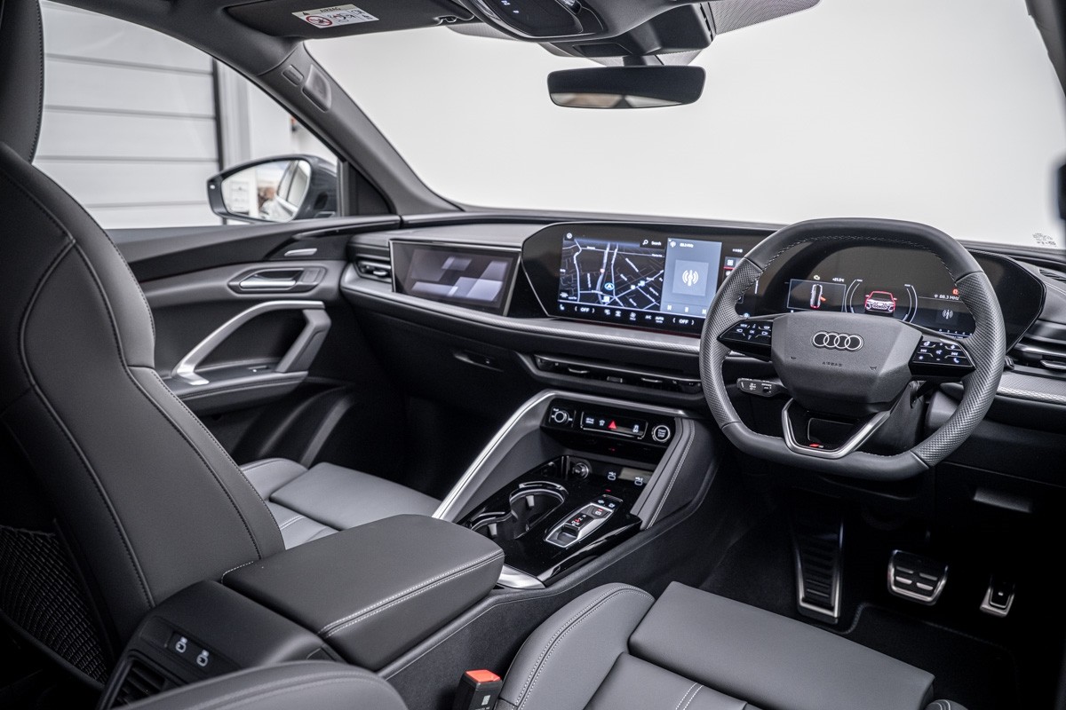 Audi Q5 E-HYBRID S LINE