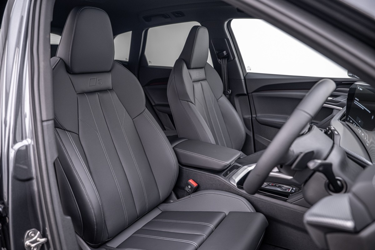 Audi Q5 E-HYBRID S LINE