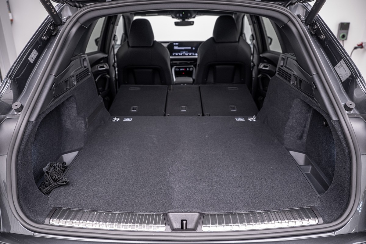 Audi Q5 E-HYBRID S LINE