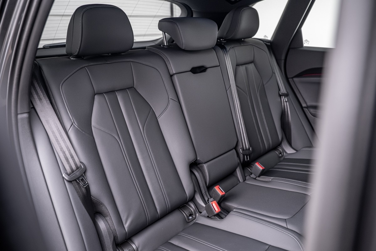 Audi Q5 E-HYBRID S LINE