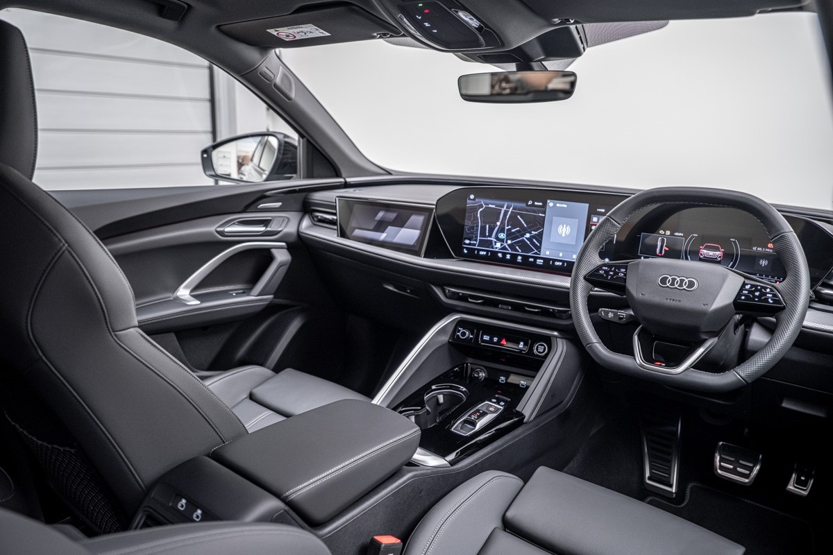 Audi Q5 E-HYBRID S LINE
