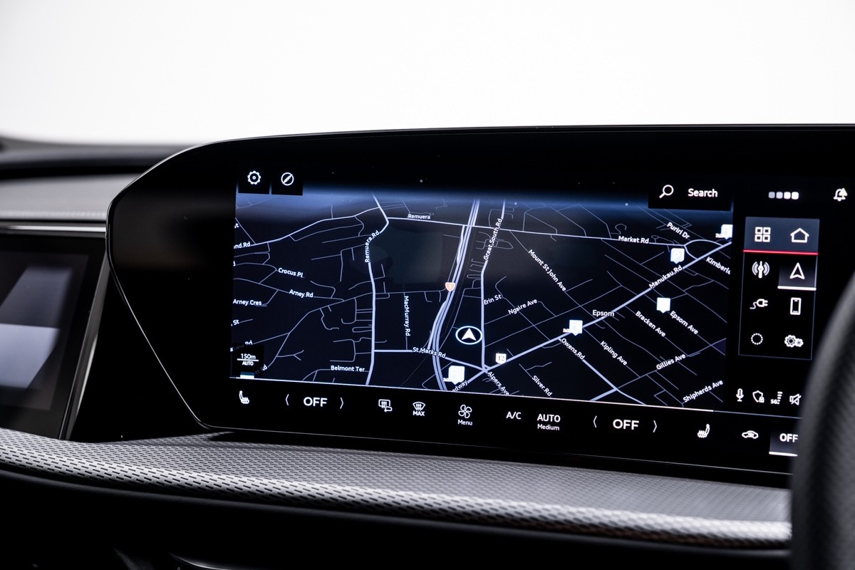 Audi Q5 E-HYBRID S LINE