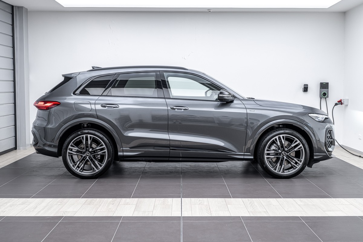 Audi Q5 E-HYBRID S LINE