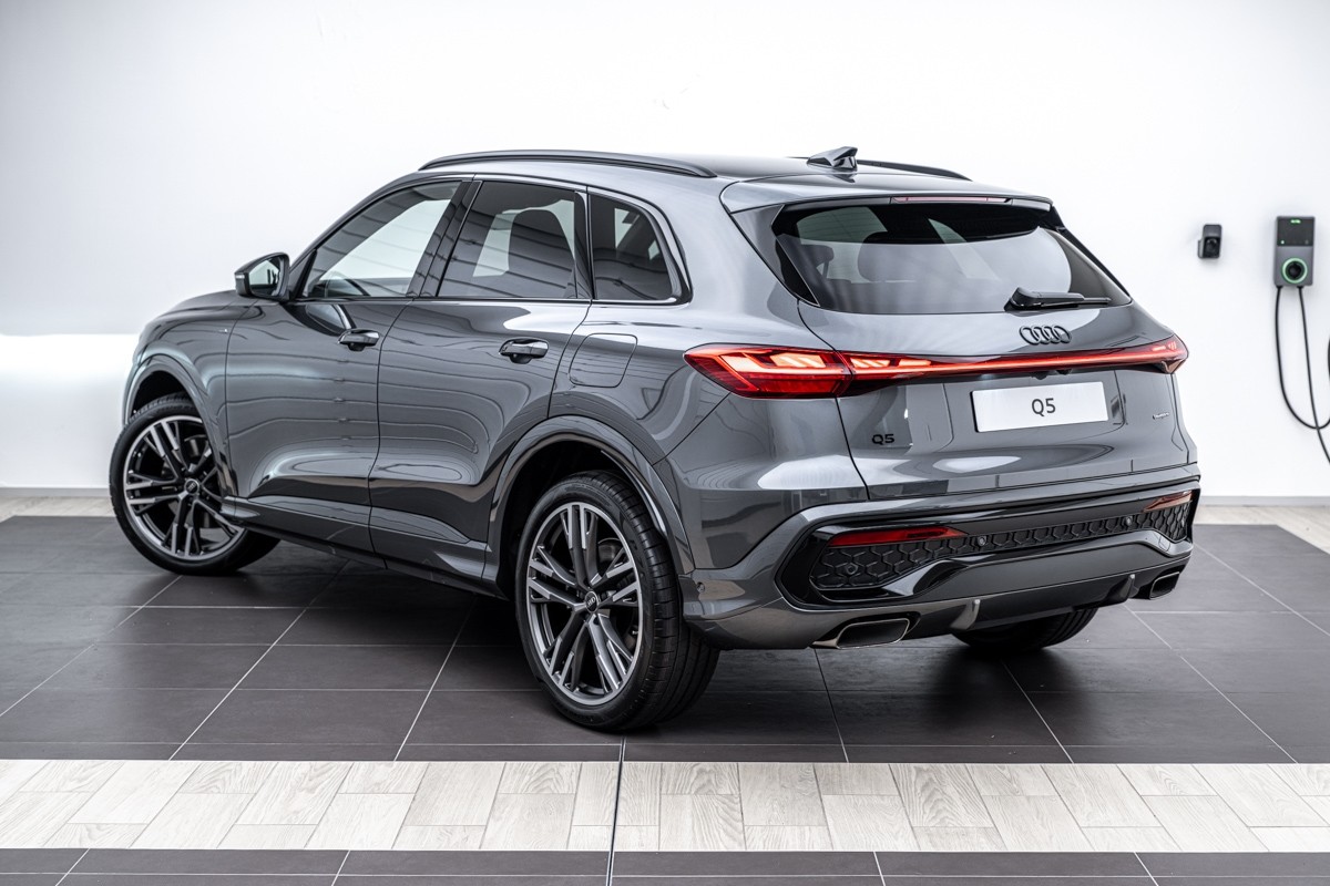 Audi Q5 E-HYBRID S LINE