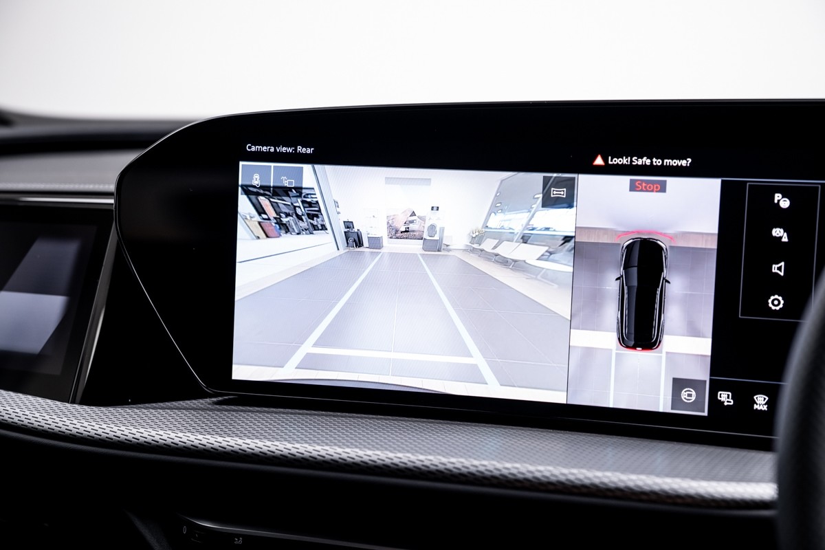 Audi Q5 E-HYBRID S LINE