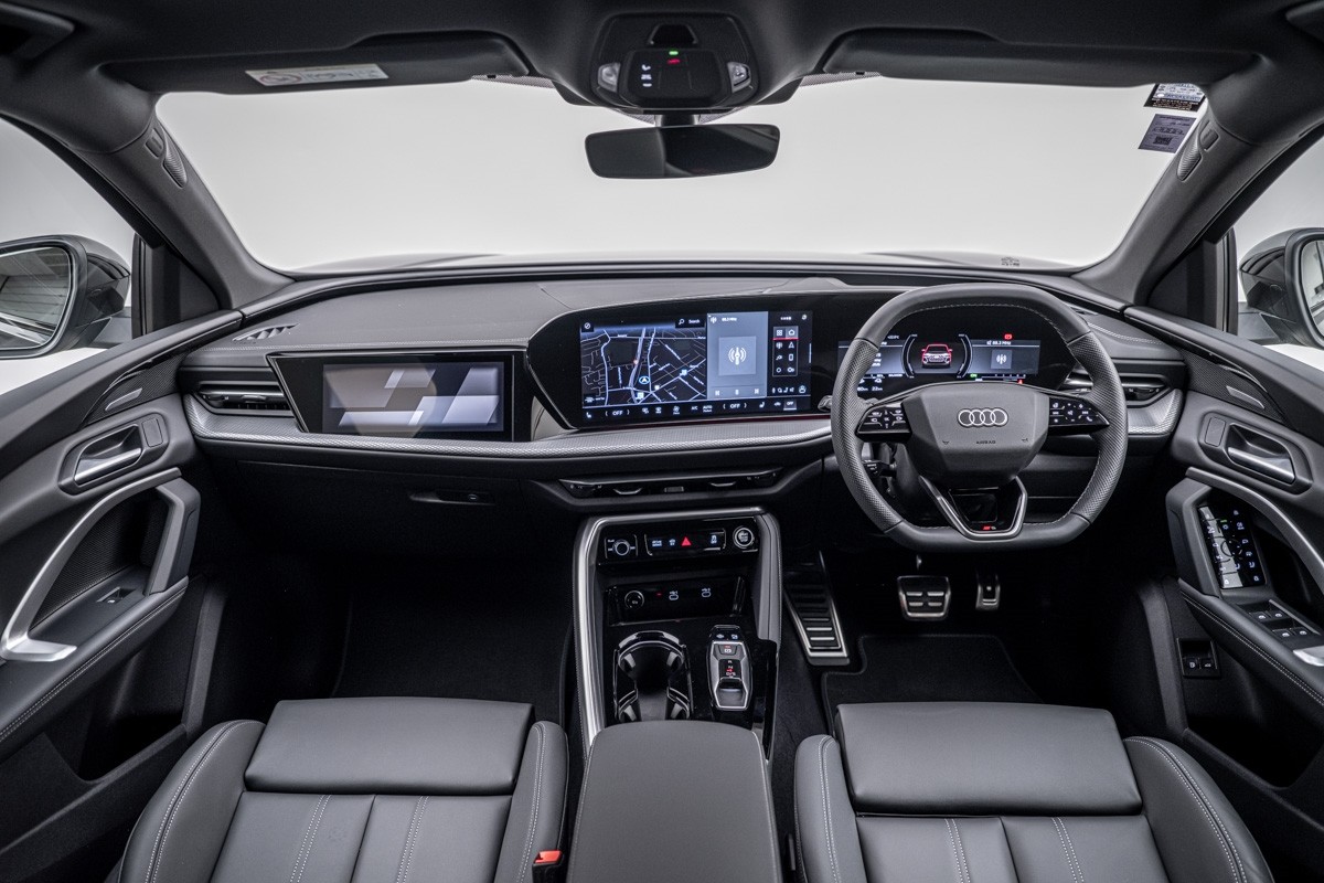 Audi Q5 E-HYBRID S LINE