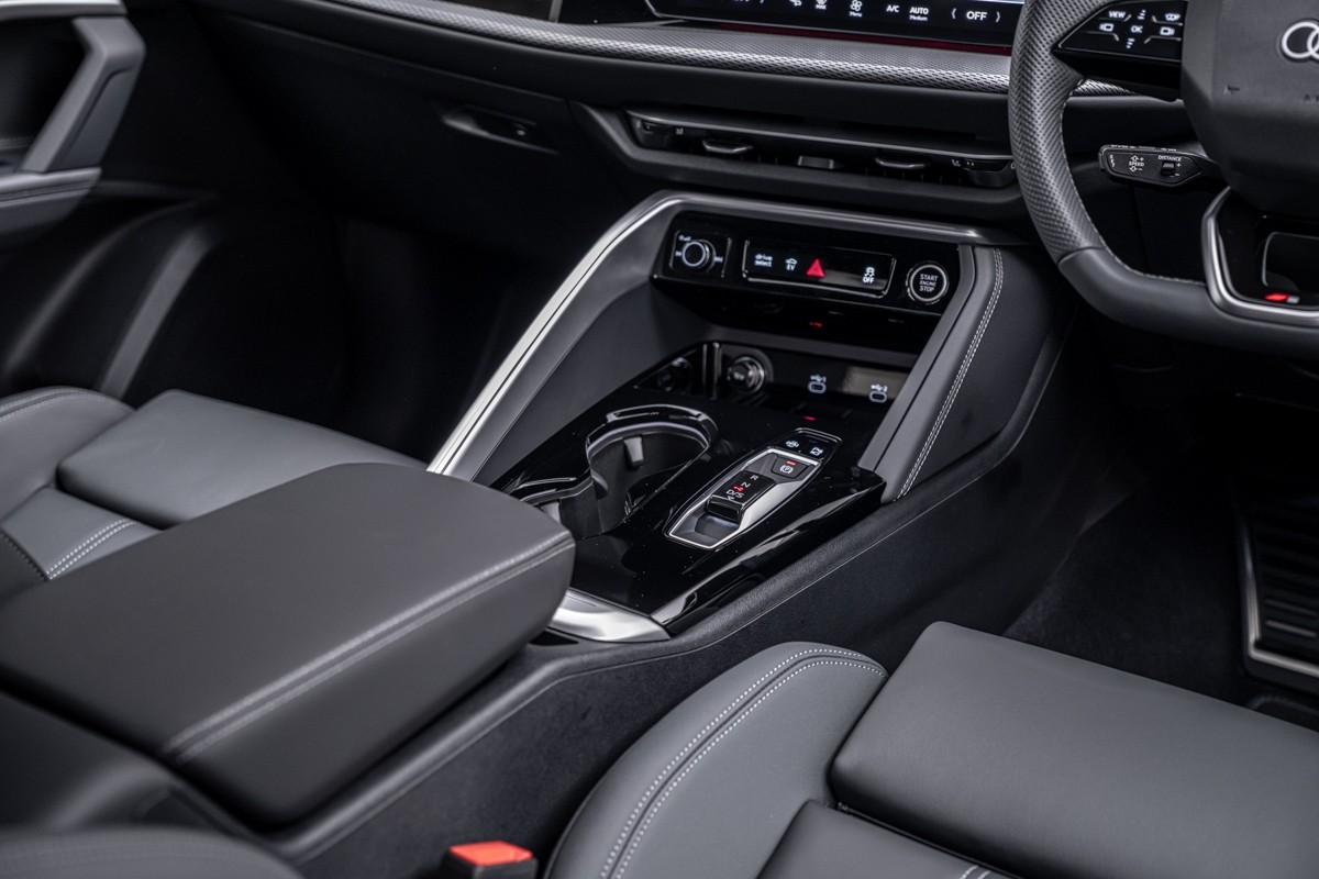 Audi Q5 E-HYBRID S LINE