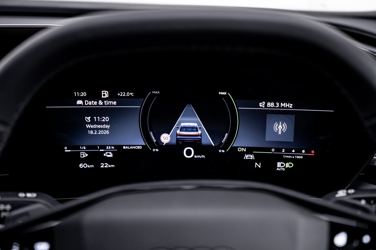 Audi Q5 E-HYBRID S LINE