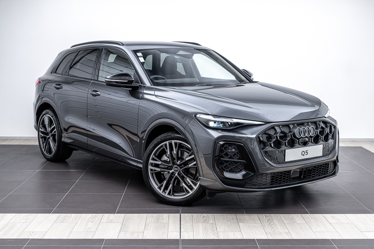 Audi Q5 E-HYBRID S LINE