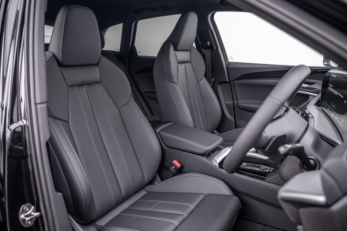 Audi Q5 E-HYBRID S LINE