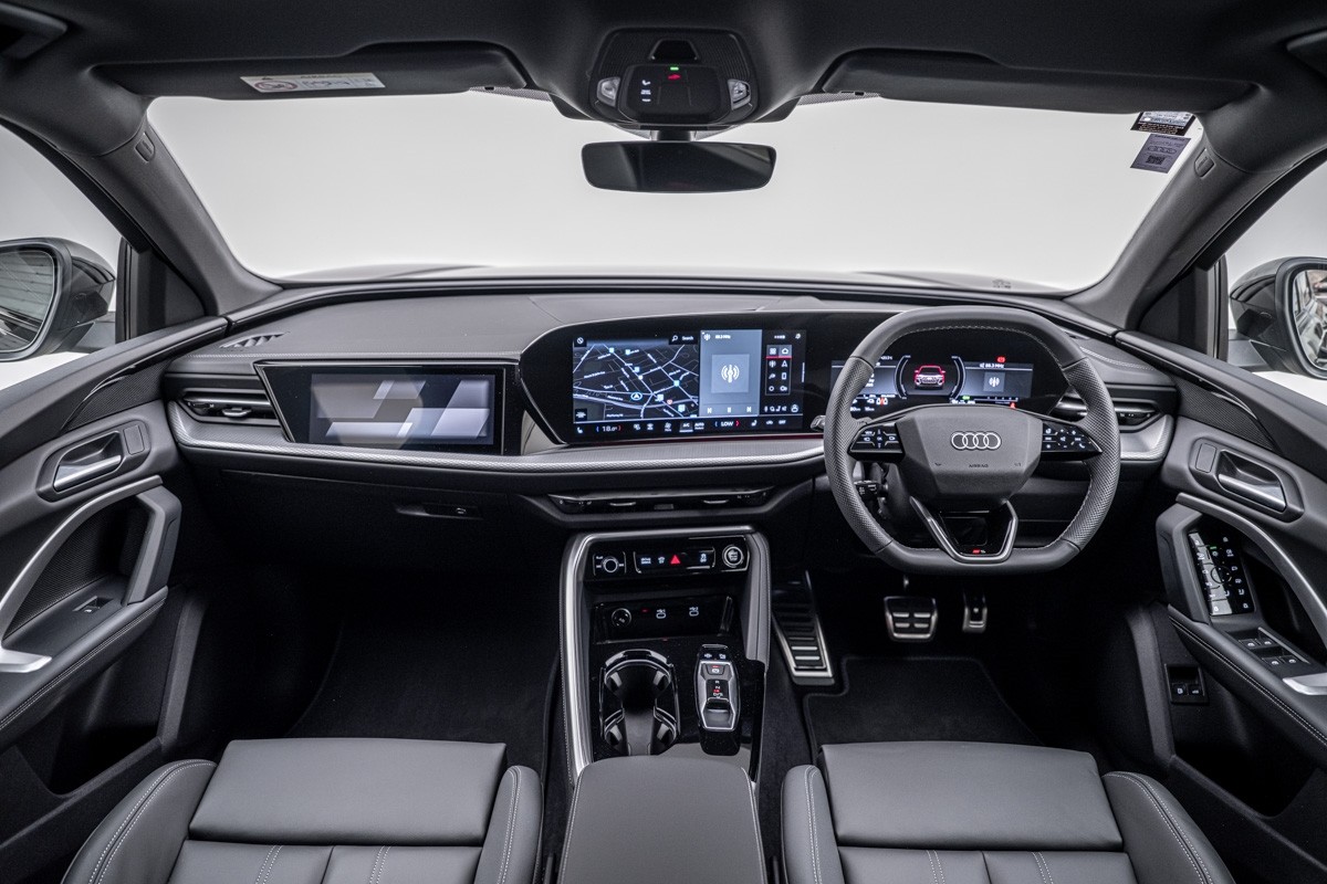 Audi Q5 E-HYBRID S LINE