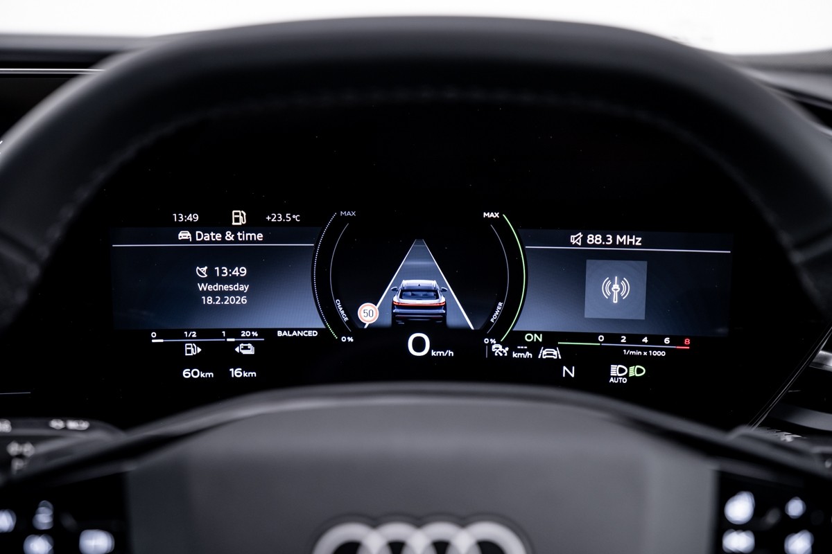 Audi Q5 E-HYBRID S LINE