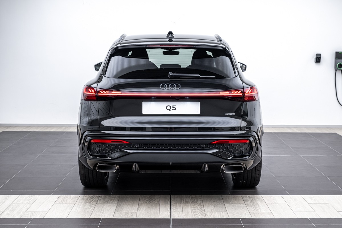 Audi Q5 E-HYBRID S LINE