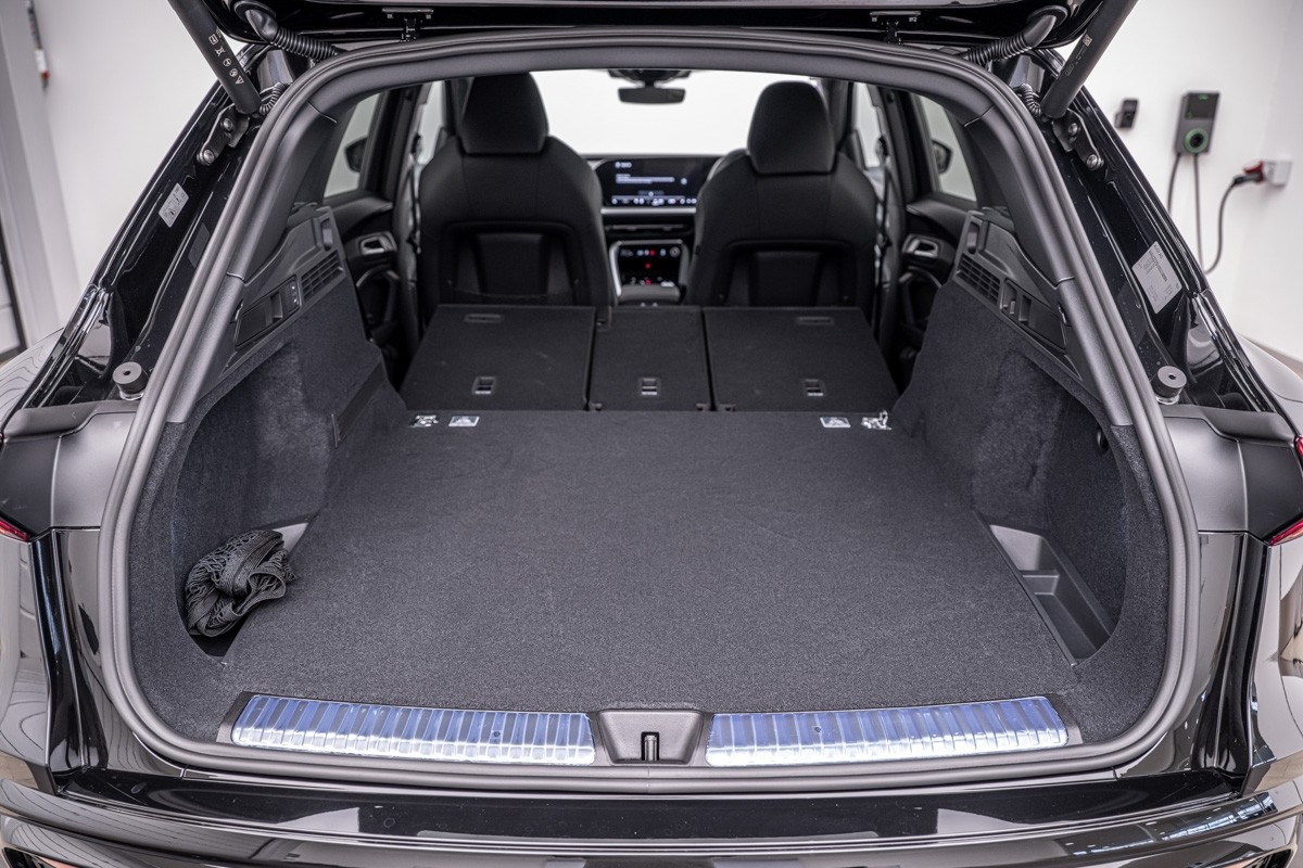 Audi Q5 E-HYBRID S LINE