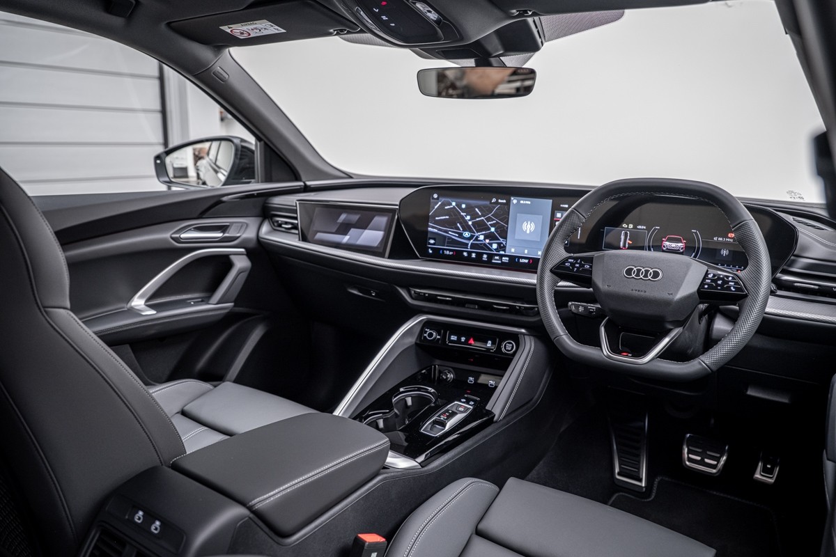 Audi Q5 E-HYBRID S LINE