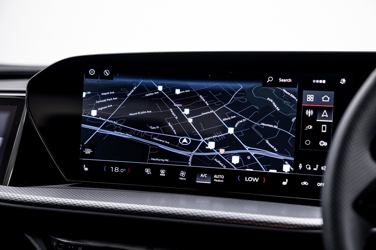 Audi Q5 E-HYBRID S LINE