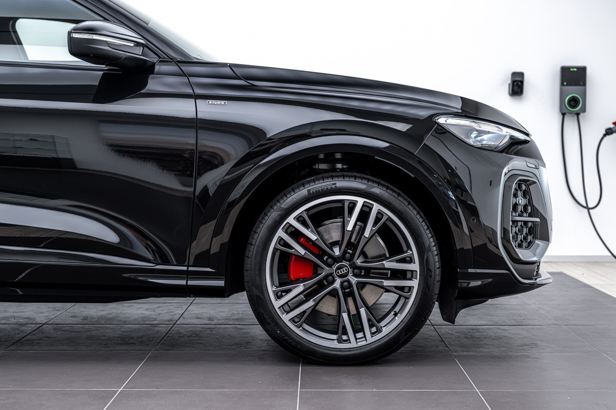 Audi Q5 E-HYBRID S LINE