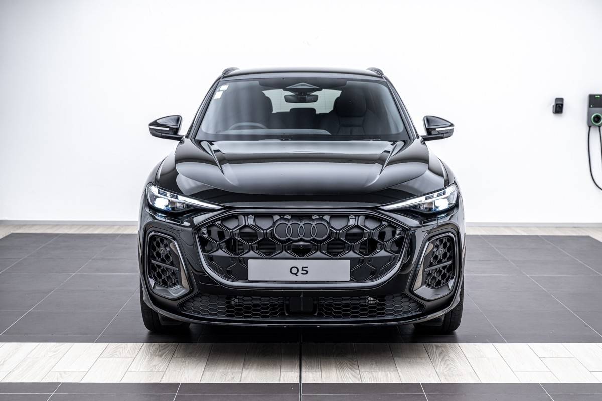 Audi Q5 E-HYBRID S LINE