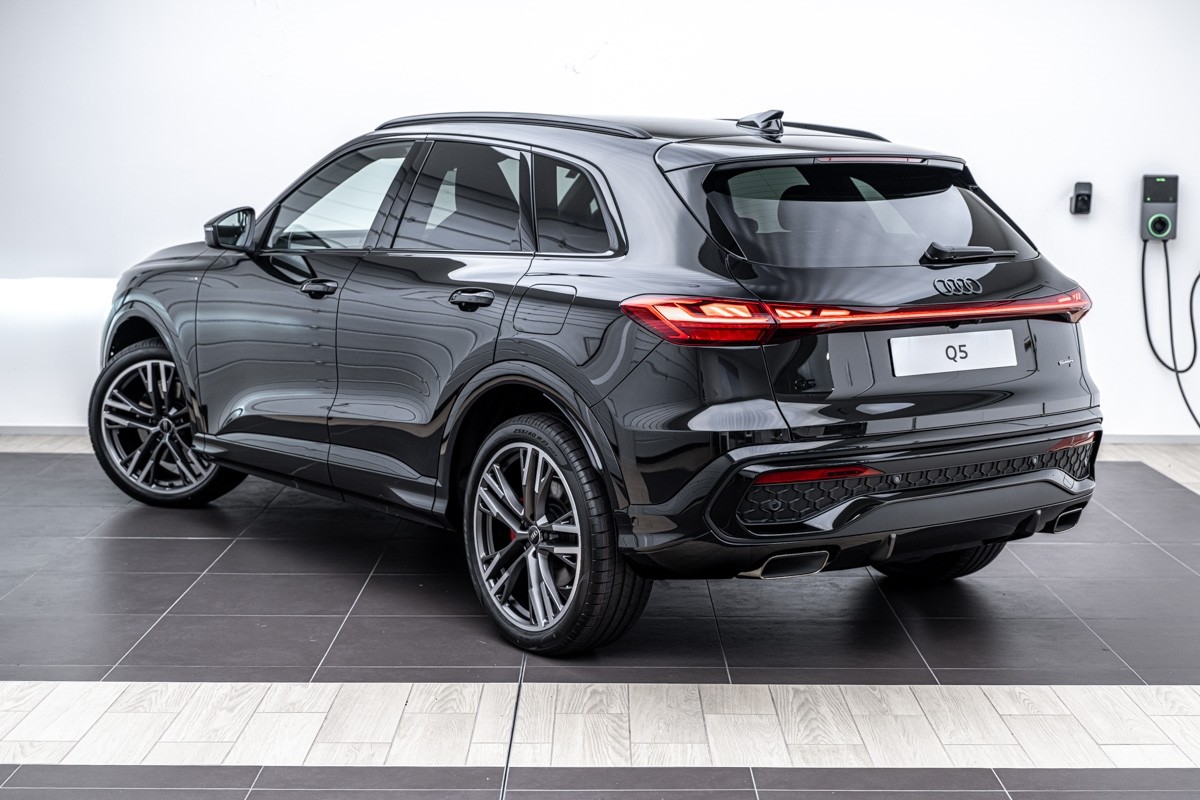 Audi Q5 E-HYBRID S LINE