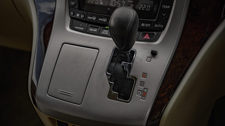 2012 Toyota Alphard 15