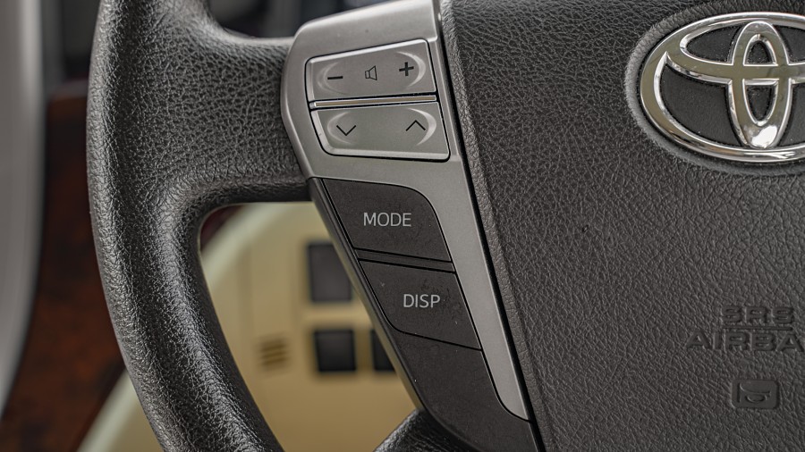 2012 Toyota Alphard 13