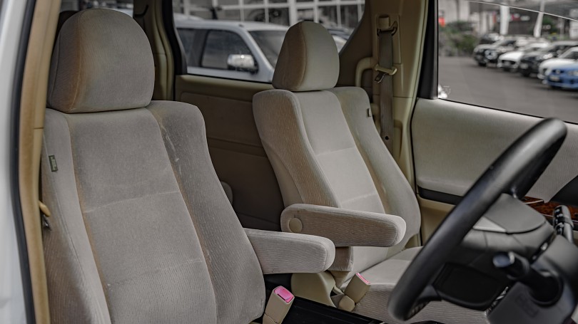 2012 Toyota Alphard 8