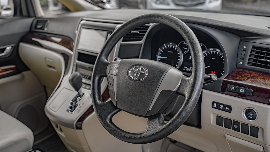 2012 Toyota Alphard 9