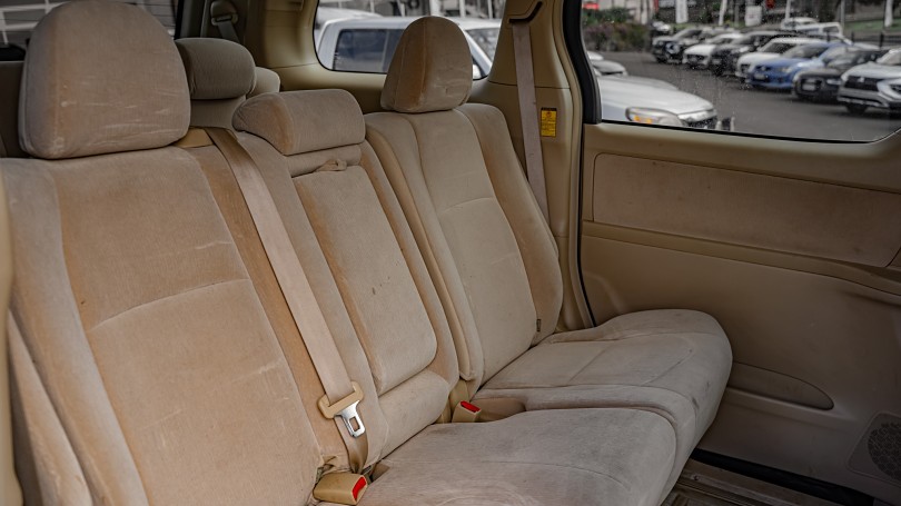 2012 Toyota Alphard 16