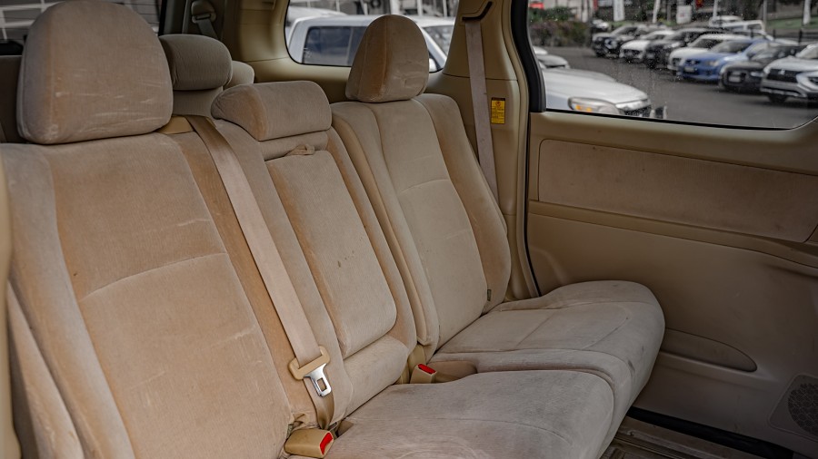 2012 Toyota Alphard 16