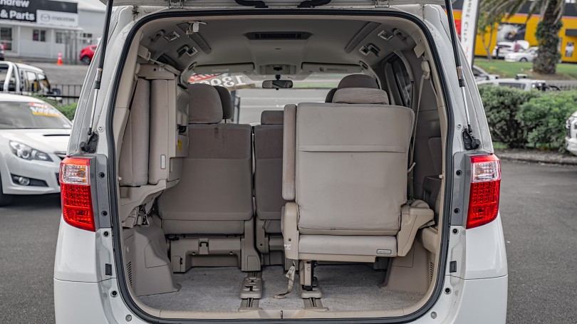 2012 Toyota Alphard 18