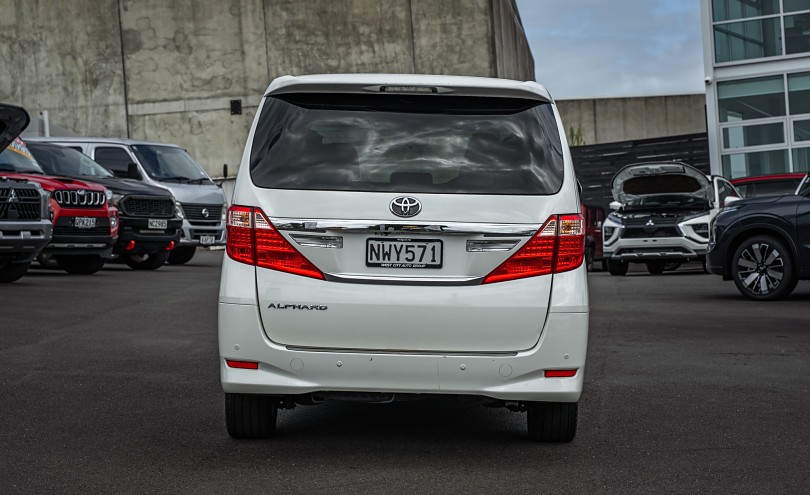2012 Toyota Alphard 4