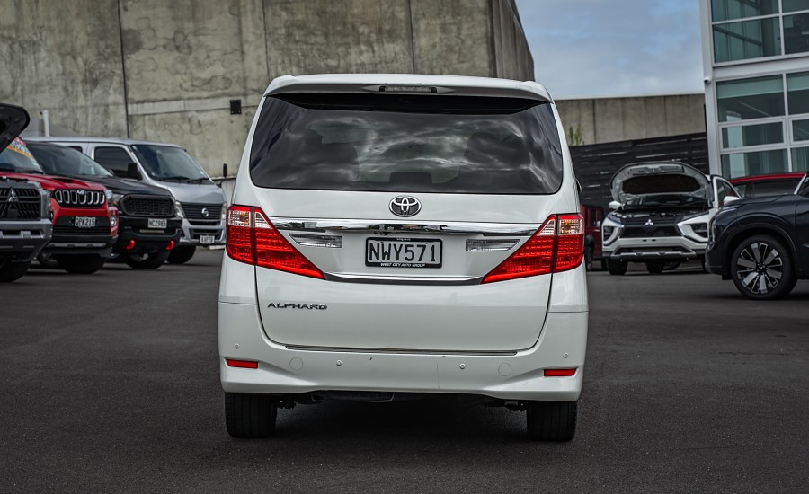 2012 Toyota Alphard 4