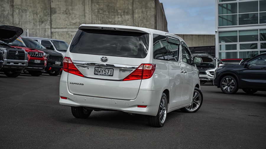 2012 Toyota Alphard 2