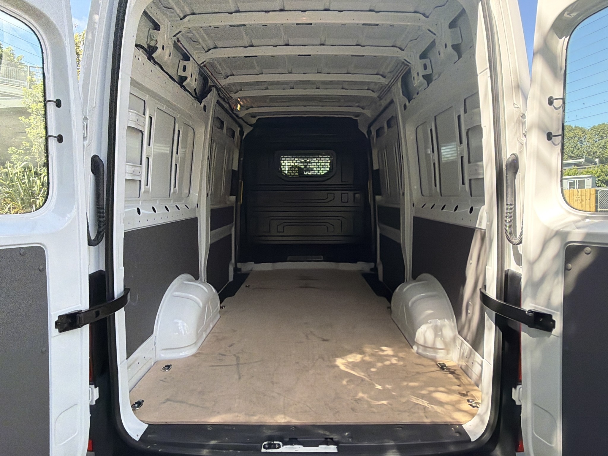Volkswagen Crafter 35 103KW MWB AUTO