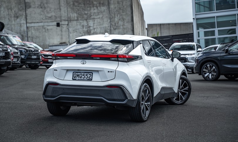 2024 Toyota C-HR 2